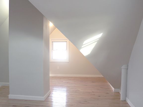 3rd image of 166 Glen St