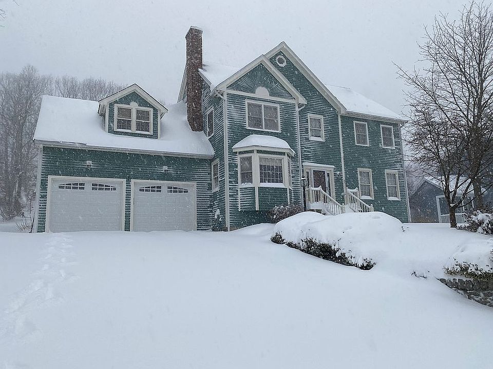 2nd image of 2 Fairway Dr