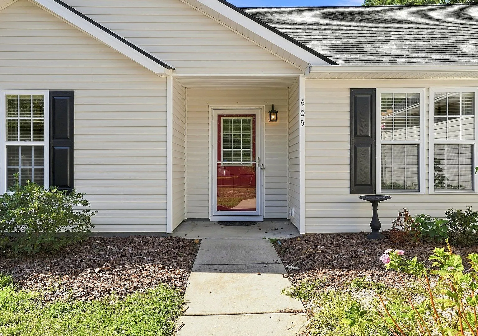 Available Now! Ranch Home- Great Back Yard- 2-Car Garage-New Roof-New Paint — Photo 3