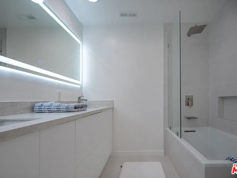 9432 Oakmore Rd — Photo 31