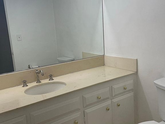 2nd image of 7655 De Longpre Ave APT 3