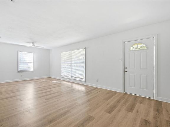 4th image of 318 Sutherland Dr