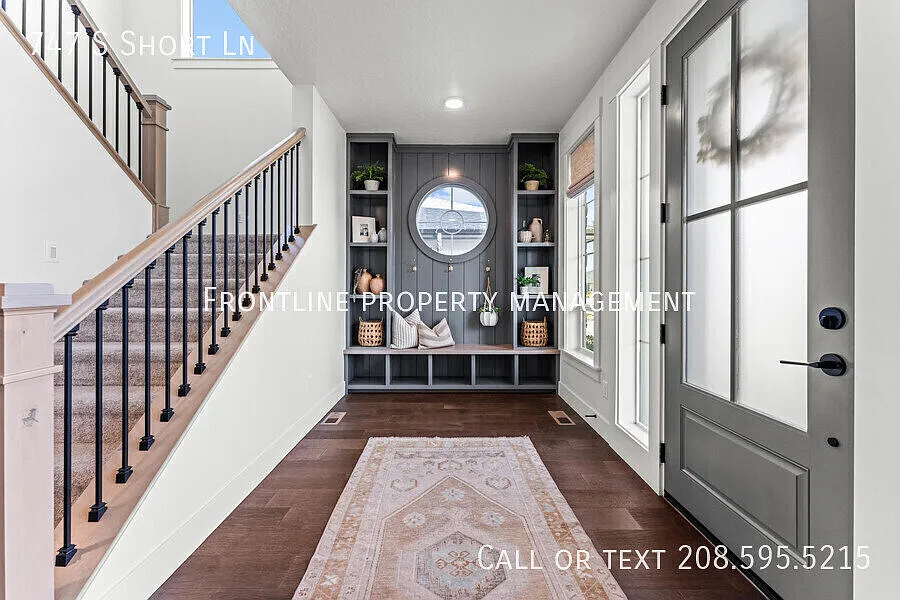 Beautiful former parade home in exclusive river community! — Photo 3
