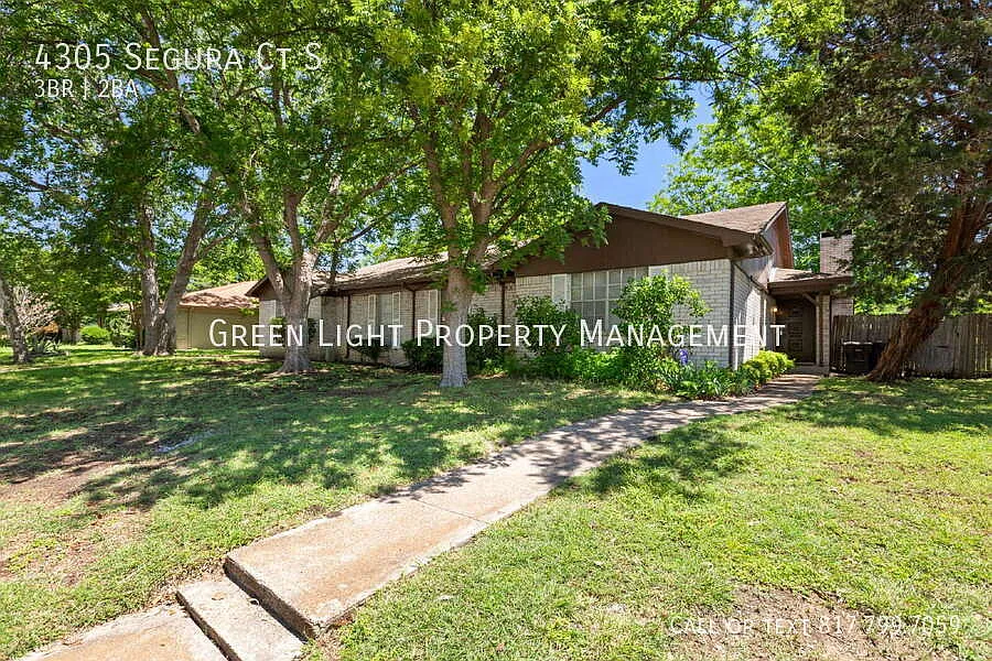 Beautiful duplex unit in Ft. Worth with 3 bd — Photo 2
