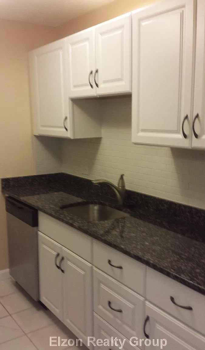3 bed, 1.5 bath, $4,800 — Photo 1