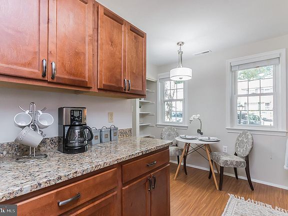 4th image of 837 Azalea Dr #28