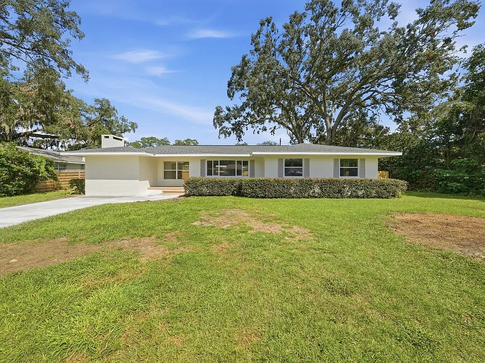 141 SE 33rd Ave
