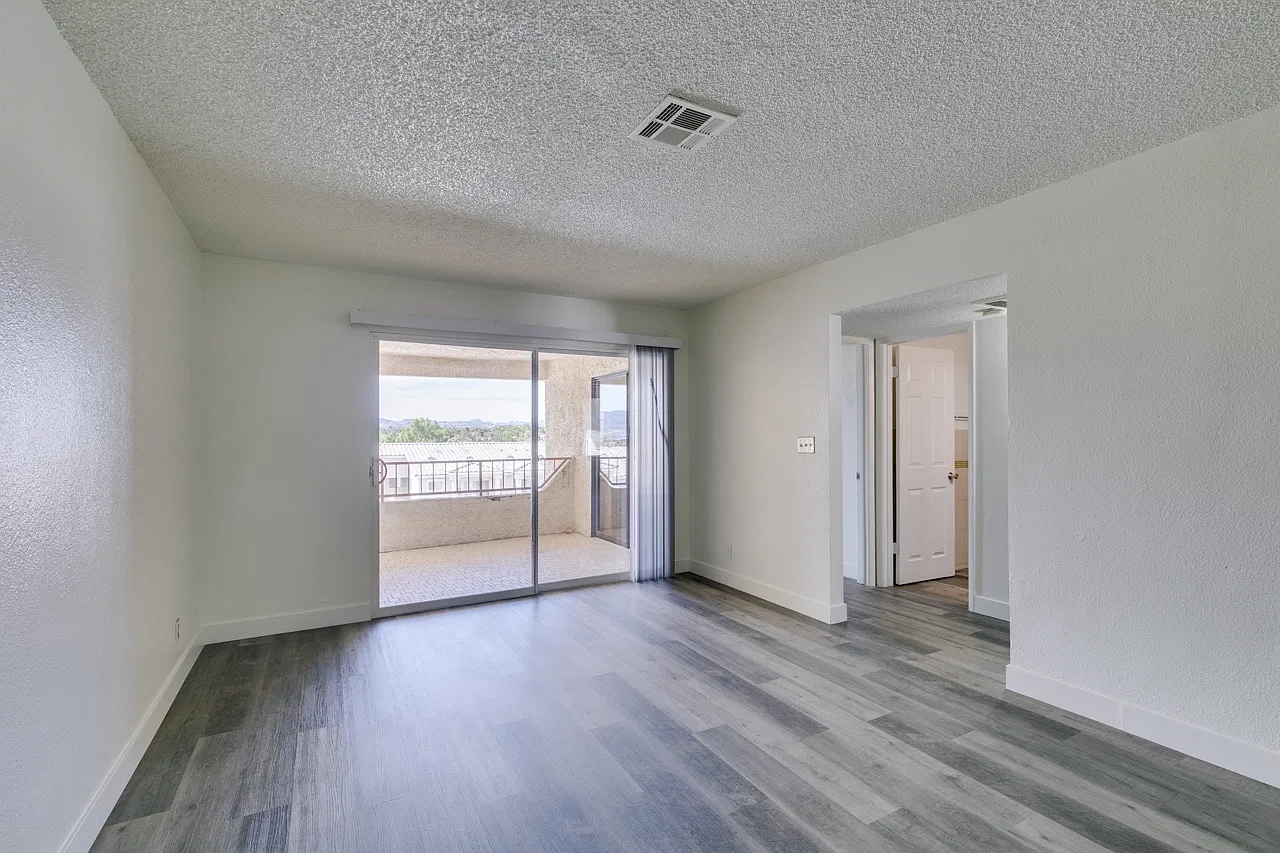 2 bed, 1001 sqft, $1,175 — Photo 3