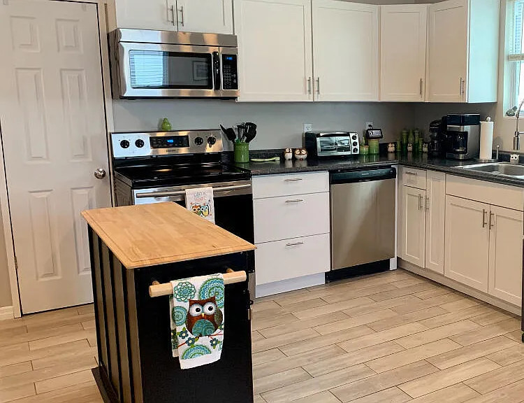 1710 Rowe Ave — Photo 9