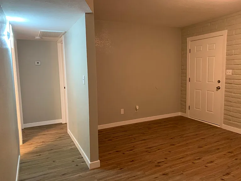 415 W 10th St #5 — Photo 7