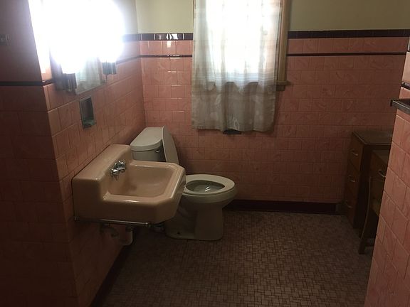 5th image of 10 Forestdale Park