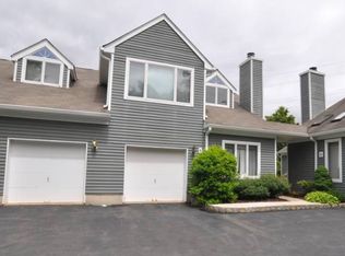 8 Meadowview Ln, Berkeley Heights, NJ 07922