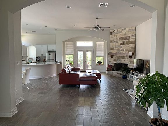2nd image of 124 Woodway Bnd