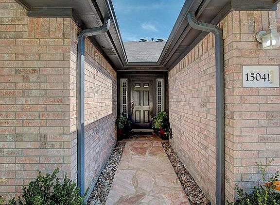 3rd image of 15041 Mallard Green Ln