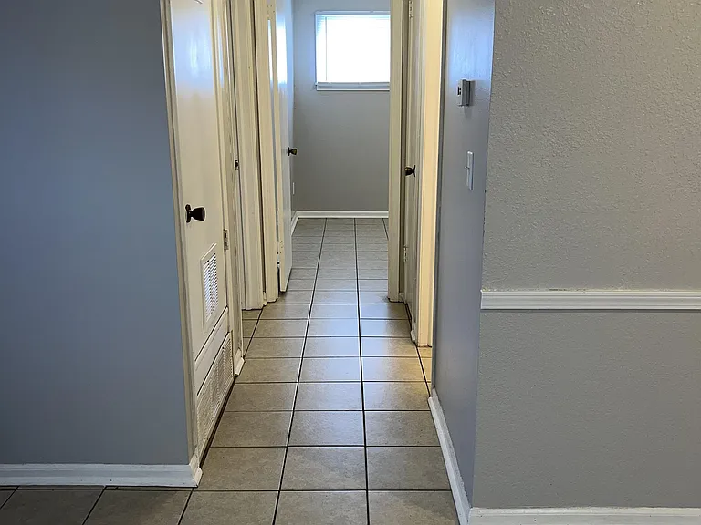 507 W Westview St — Photo 10