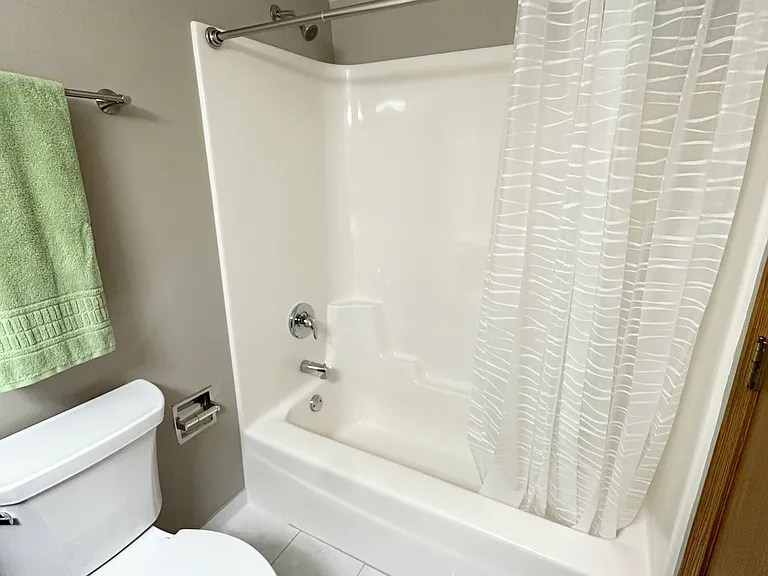 1028 Ashley Ct N #1B — Photo 18