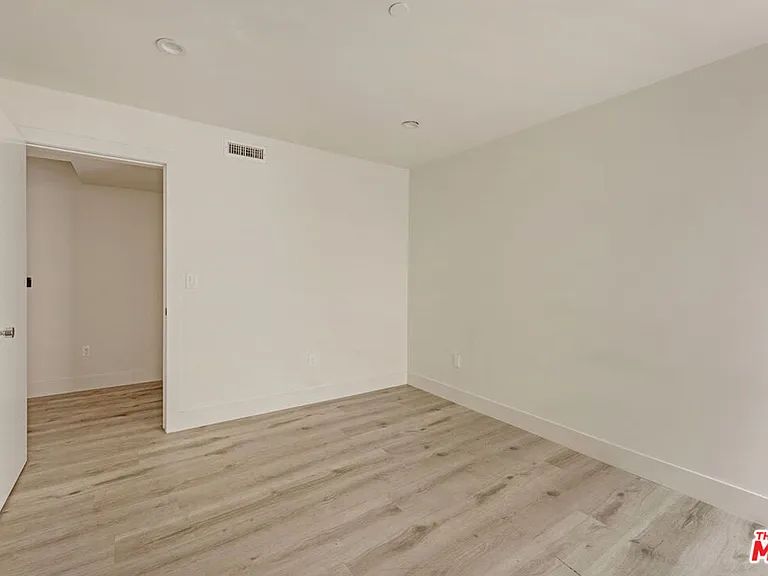 5456 1/2 Barton Ave — Photo 10