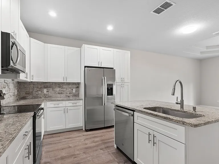 8 Regina Ln #B — Photo 5
