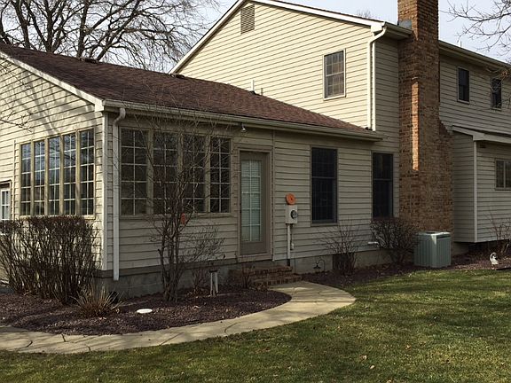 2nd image of 411 Chatsworth Ln