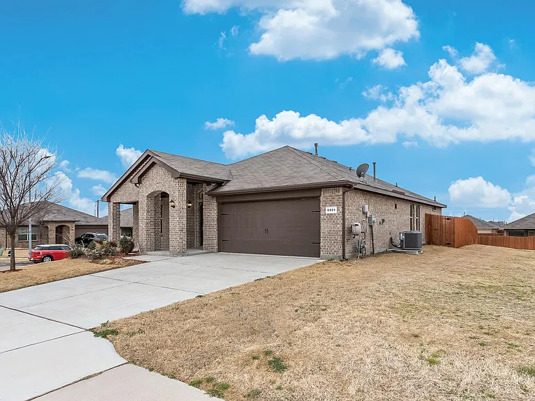 6901 Freeboard Way — Photo 2