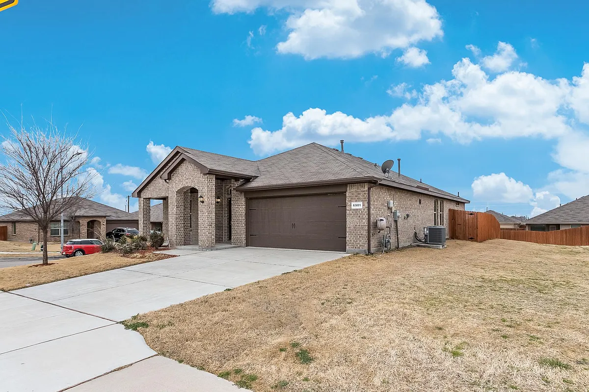 Building Photo - 6901 Freeboard Way