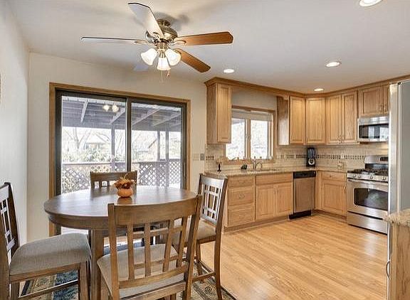 5th image of 2663 Belmont Ln E