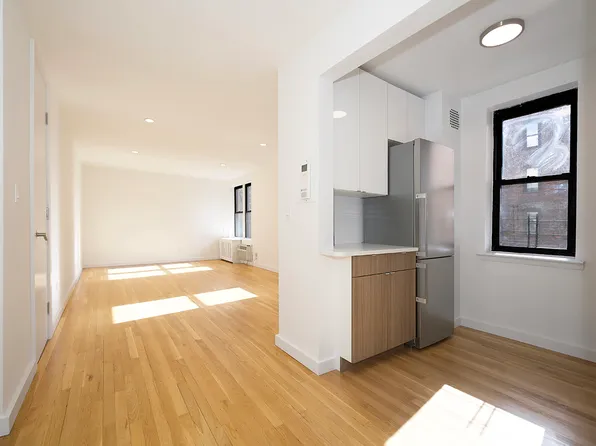 200 East 28th Street image 1 of 10