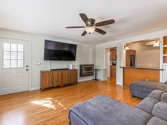 4th image of 10 Metropolitan Ave
