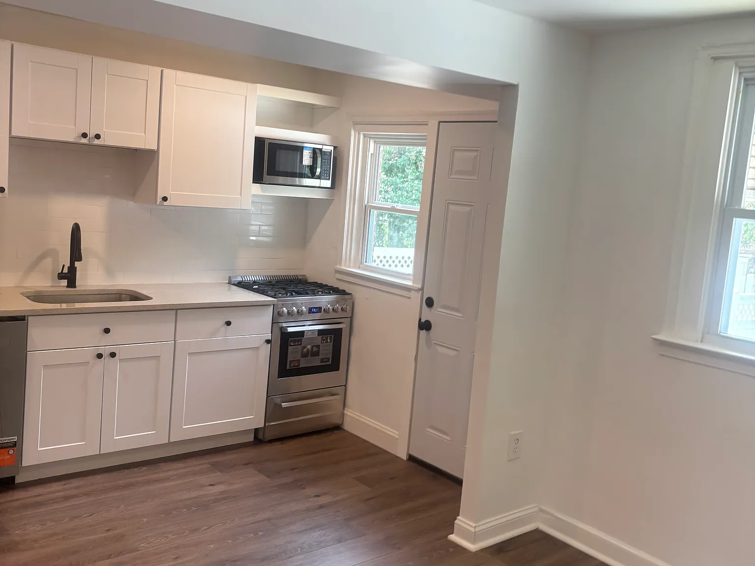 3 bed, 1152 sqft, $1,995 — Photo 3