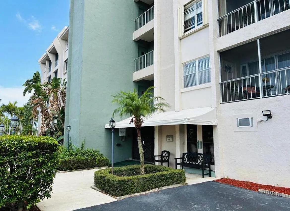 2 bed, 1.5 bath, 979 sqft, $2,250 — Photo 2