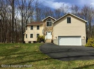 614 Wedgewood Lake Dr, Stroudsburg, PA 18360