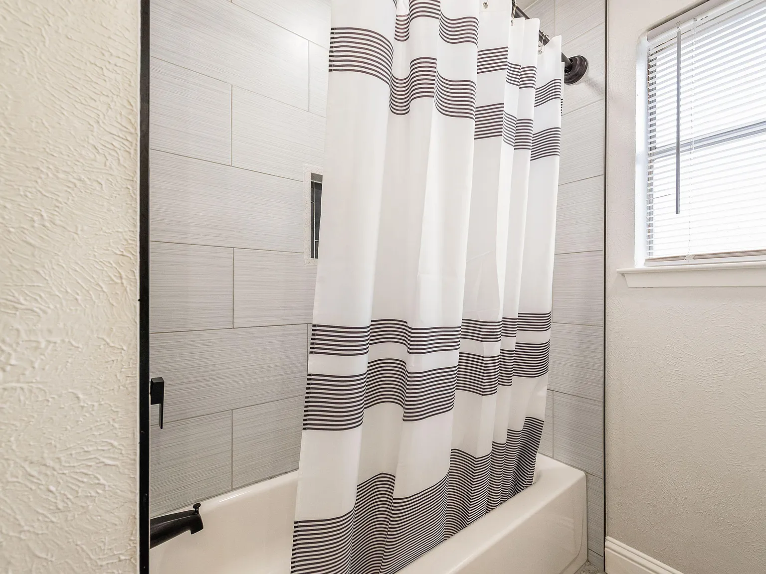 4 bed, 2.0 bath, 1700 sqft, $745 — Photo 4