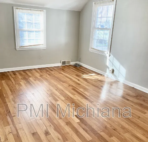1311 E Monroe St — Photo 4