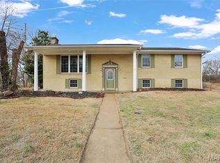 46 W Beacon Hill Rd, Fairview Heights, IL 62208