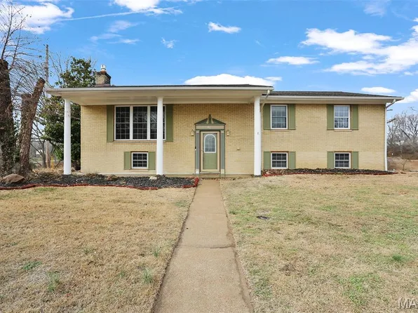46 W Beacon Hill Rd, Fairview Heights, IL 62208