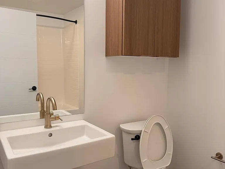 Rainford Apartments — Photo 93