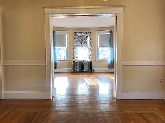 3rd image of 25 Lake St