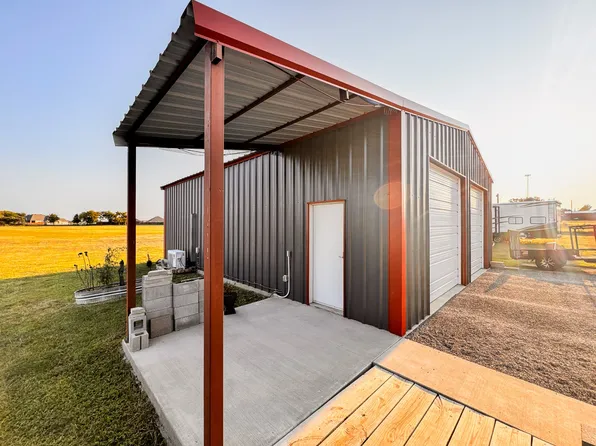 350 Summerfield Ct E, Springtown, TX 76082