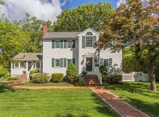 6 Hilltop Rd, Lynnfield, MA 01940