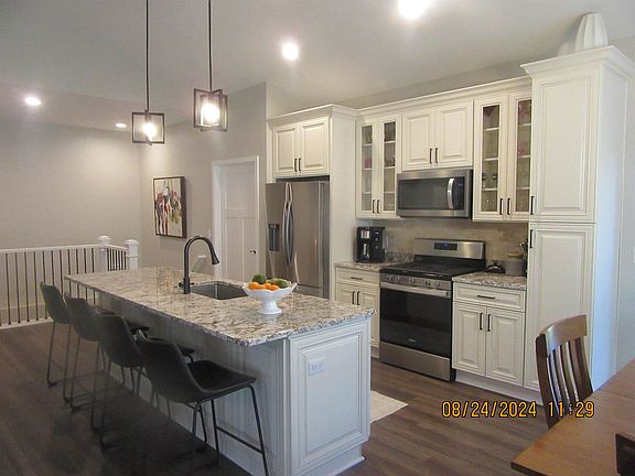 4th image of 3925 Tanglewood Dr