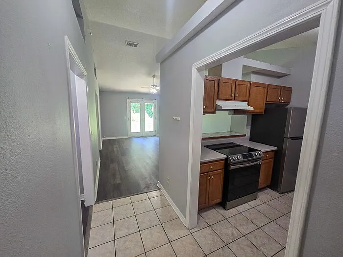 2 bed, 2.0 bath, 1000 sqft, $1,350 — Photo 3