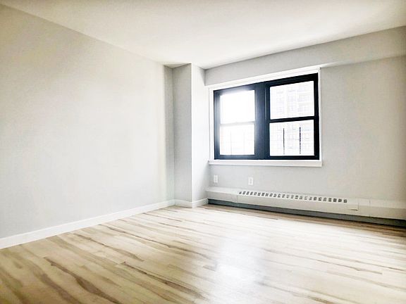 4th image of 260 Audubon Ave APT 10E