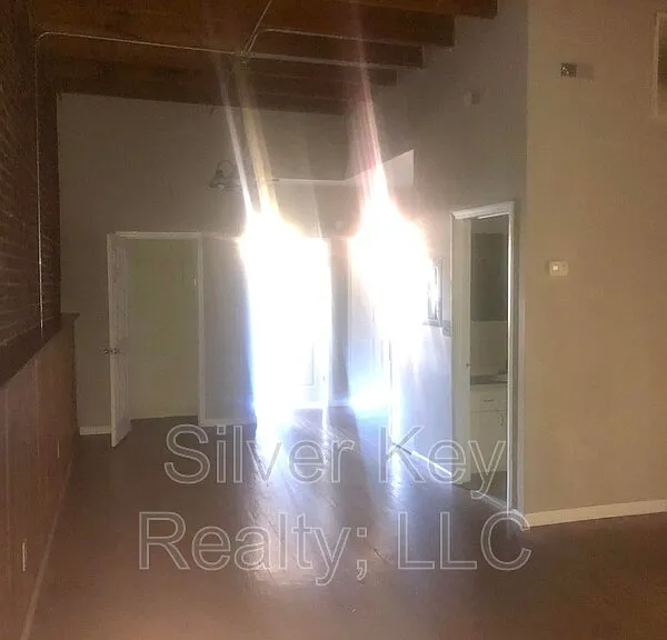 217 E Washington Ave #H — Photo 5