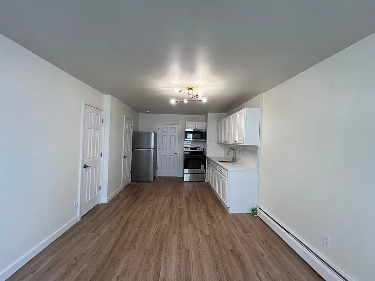 140 71st St #8E — Photo 3