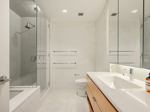 5th image of 303 E 33rd St #7N