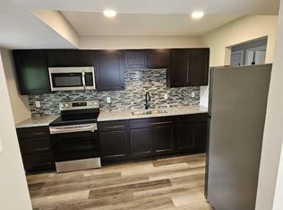 10750 Glen Garry Rd, Saint Louis, MO 63137