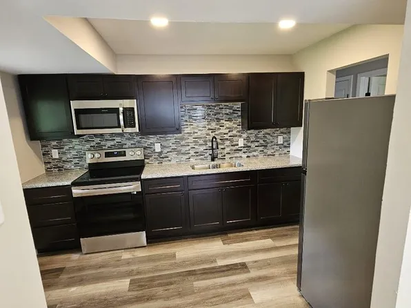 10750 Glen Garry Rd, Saint Louis, MO 63137
