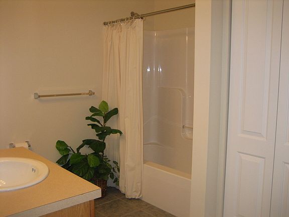 Spacious bathroom with washer/dryer area