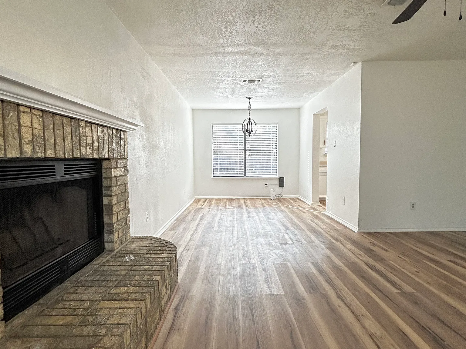 3 bed, 2.5 bath, 1364 sqft, $1,950 — Photo 3