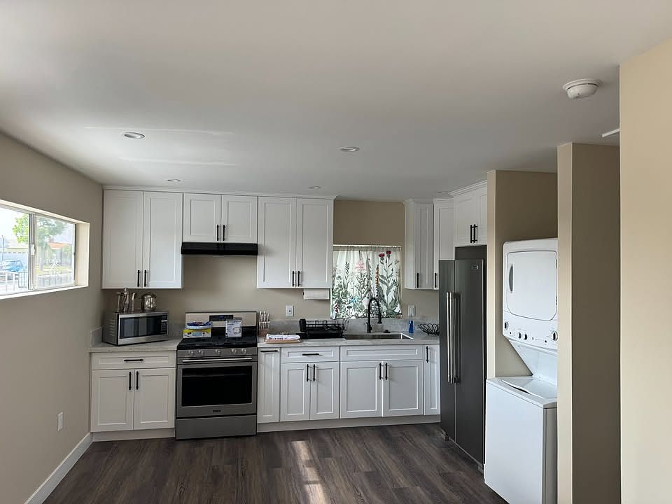 1st image of 11720 S Wilton Pl #11722